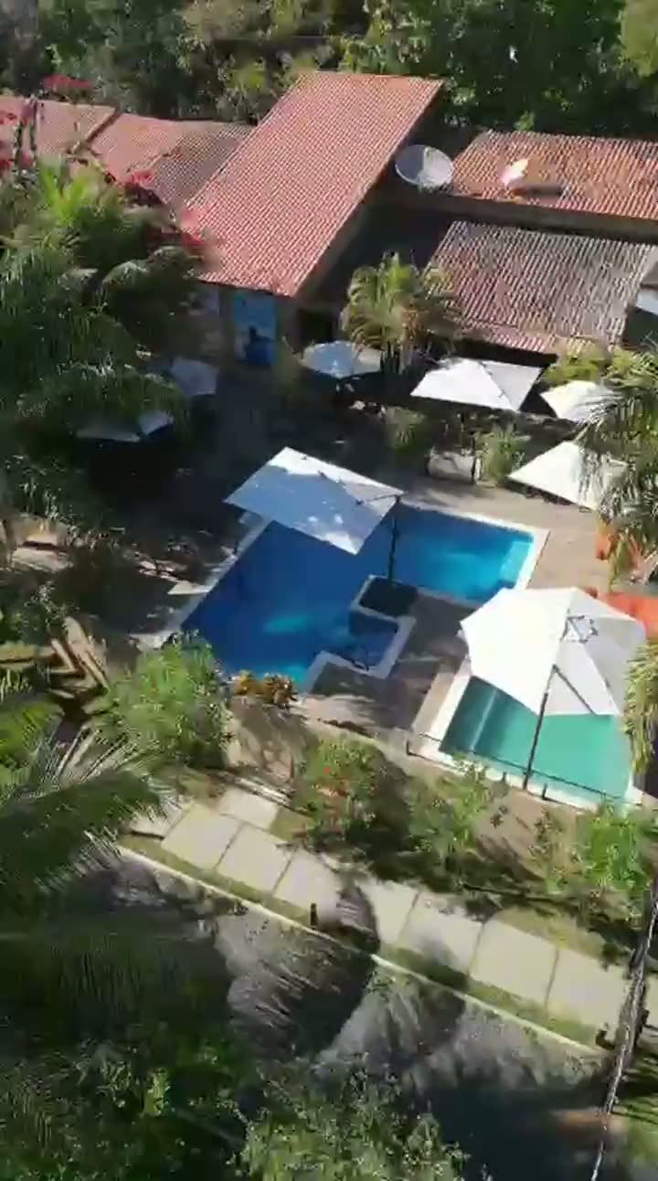 Vista aérea da pousada às margens do Rio Crixás-Açu